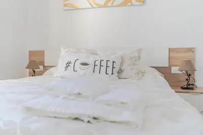Cama o camas de una habitación en RentitSpain - Picena - Casa Picena Terraza y Senderismo en la Montaña
