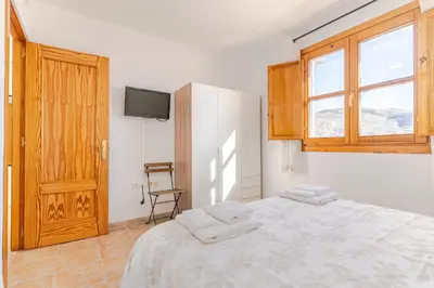 Cama o camas de una habitación en RentitSpain - Picena - Casa Picena Terraza y Senderismo en la Montaña