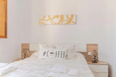 Cama o camas de una habitación en RentitSpain - Picena - Casa Picena Terraza y Senderismo en la Montaña