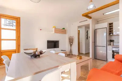 Una televisión o centro de entretenimiento en RentitSpain - Picena - Casa Picena Terraza y Senderismo en la Montaña