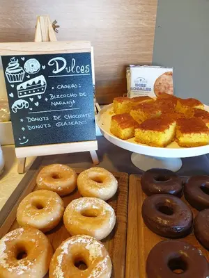 Comida en o cerca de este hotel