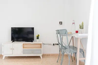 Una televisión o centro de entretenimiento en Coral del Cabo