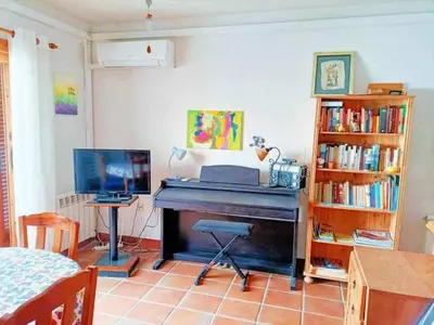 Biblioteca en el apartamento
