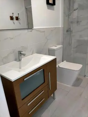 Un baño de Precioso loft con piscina comunitaria
