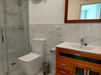 Un baño de Precioso loft con piscina comunitaria