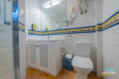 Un baño de EL CABO VIII