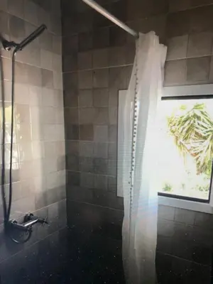 Un baño de apartamento