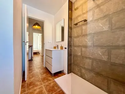 Un baño de Bahari Marinas - Tú Dúplex con Jardín Privado!