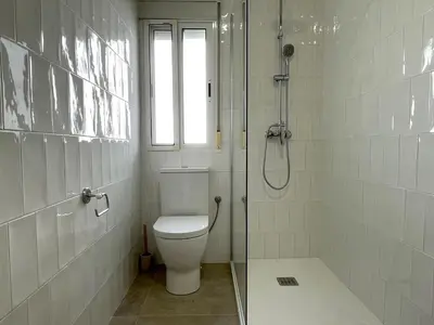 Un baño de Lux&Cool Paseo Marítimo San José