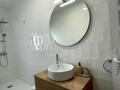 Un baño de Lux&Cool Paseo Marítimo San José