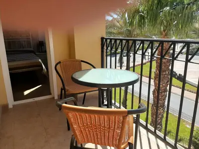 Un balcón o terraza de Muy buena ubicación, cerca de la playa y céntrico.
