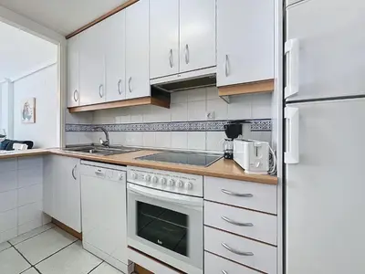 Una cocina o zona de cocina en Vive Vera Rentals - Ático en 1º línea con vistas al mar