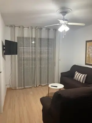 Una televisión o centro de entretenimiento en APARTAMENTOS SOL ANDALUZ - GOYA
