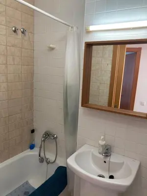 Un baño de Ático con Espectaculares Vistas al Mar