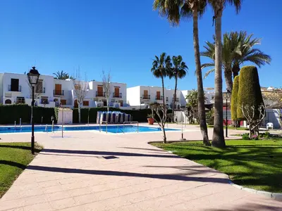 Piscina en o cerca de Sunny Coastal 1 Bed Apartment - Vera Coast: 2mins to Beach