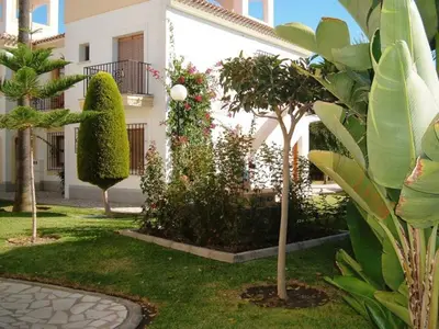 Jardín al aire libre en Sunny Coastal 1 Bed Apartment - Vera Coast: 2mins to Beach