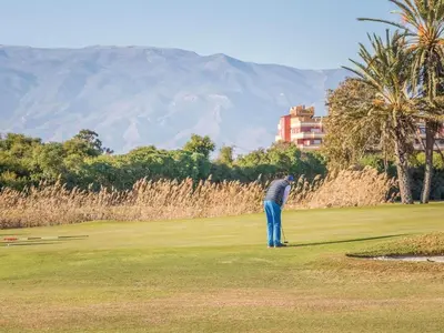 Instalaciones para jugar al golf en el apartamento o alrededores