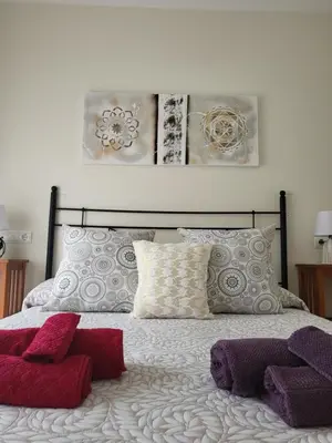 Cama o camas de una habitación en ¡Apartamento en primera línea con terraza y cerca de la piscina comunitaria!