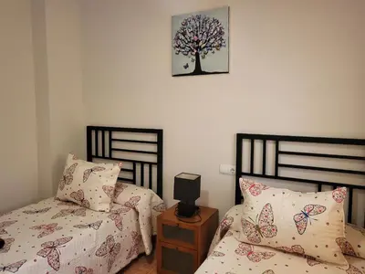 Cama o camas de una habitación en ¡Apartamento en primera línea con terraza y cerca de la piscina comunitaria!
