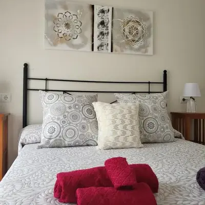 ¡Apartamento en primera línea con terraza y cerca de la piscina comunitaria!