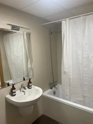 Un baño de GES Homes