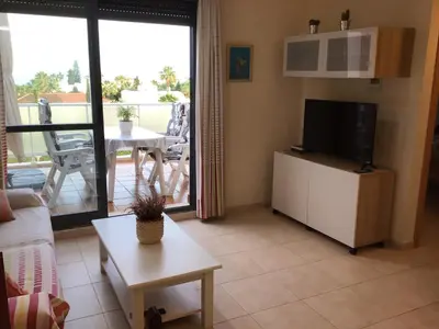 Una televisión o centro de entretenimiento en Los Pinos del Mar - Ático con vistas al mar
