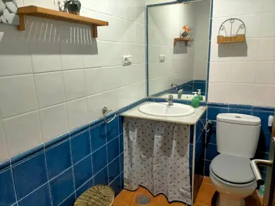 Un baño de Apartamento con encanto, terraza y parking cubierto