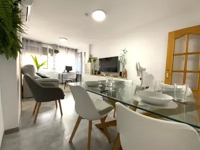 Una televisión o centro de entretenimiento en ¡Cómo en casa! Precioso apartamento en Almería