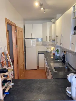 Una cocina o zona de cocina en 2 Bedroom Apartment with Sea Views