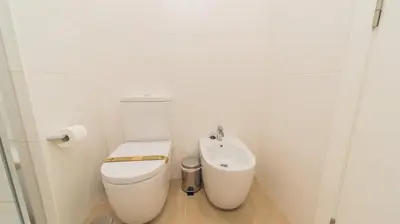 Un baño de Expoholidays - Apartamentos Rueda Lopez