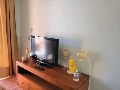 Una televisión o centro de entretenimiento en Apartment with Pool near Garrucha Beach