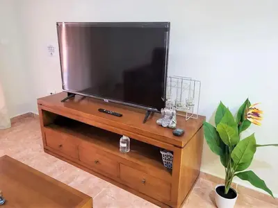 Una televisión o centro de entretenimiento en Belvilla by OYO Apartment in Vera Playa