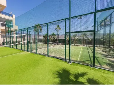 Instalaciones para jugar a tenis o squash en Apartamento Residencial Mar Y Sal, Roquetas de Mar, Almería, Las Salinas o alrededores