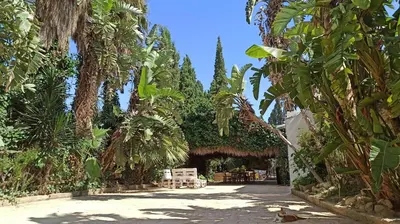 Jardín al aire libre en Bakit House - Casa rural con piscina