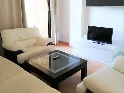 Una televisión o centro de entretenimiento en Belvilla by OYO Valle del Este las Yucas