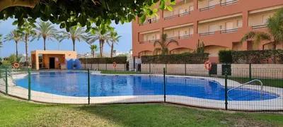 Piscina en o cerca de Homes of Spain, Apartamentos Paraiso, Ed Palmerston, Atico J a pie de Playa, piscina privada en solárium, WI-FI