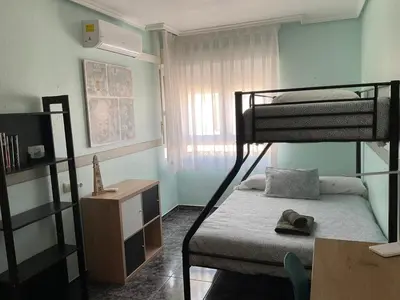 Cama o camas de una habitación en BRISA DE PONIENTE con cochera y aire acondicionado