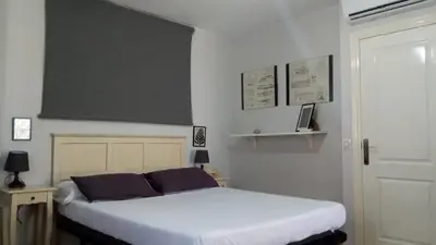 Cama o camas de una habitación en Habitaciones Jacaranda