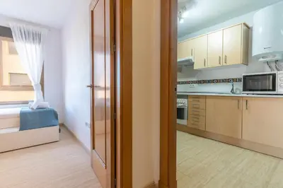 Plano de Piso 3 habitaciones, plaza de garaje privada y gratuita.
