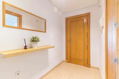 Plano de Piso 3 habitaciones, plaza de garaje privada y gratuita.