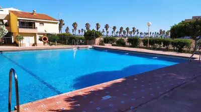 Piscina en o cerca de Coqueto apartamento con terraza en la playa