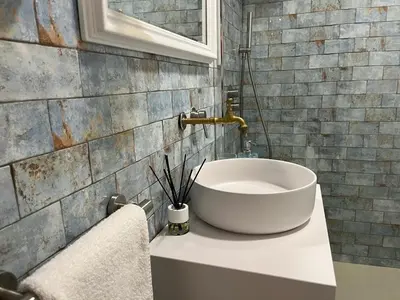 Un baño de Aquí Ahora San José