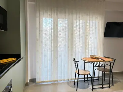Una televisión o centro de entretenimiento en Rentaly Holidays Apartamento Artes de Arcos Almería