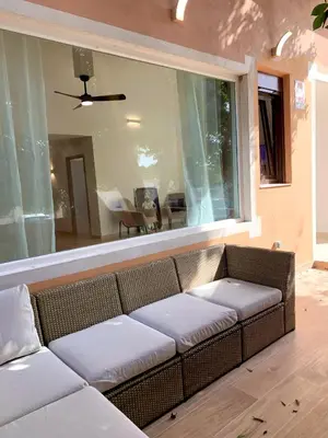Zona de estar de AMPLIA VIVIENDA NEW para12 pers a 4 min caminando de PLAYA con Terraza, Piscina Com, Wifi, Ventiladores de techo, Lavavajillas