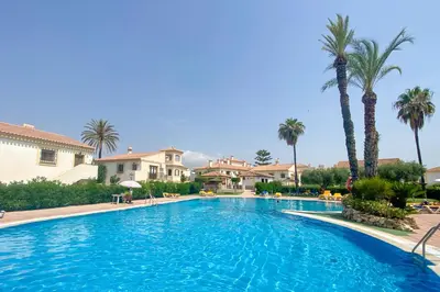 Piscina en o cerca de Lovely 1- bedroom rental with pool, close to the beach