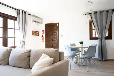 Zona de estar de Lovely 1- bedroom rental with pool, close to the beach