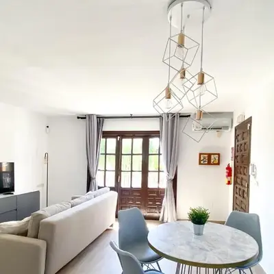 Lovely 1- bedroom rental with pool