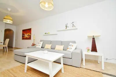 Zona de estar de Expoholidays - Puerto Deportivo La Goleta