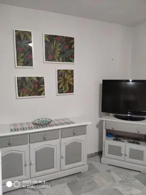 Una televisión o centro de entretenimiento en Jardines Tropicales vera playa