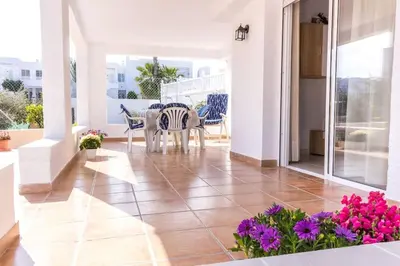 Un balcón o terraza de Villa El Arenal a 3 min de la Playa